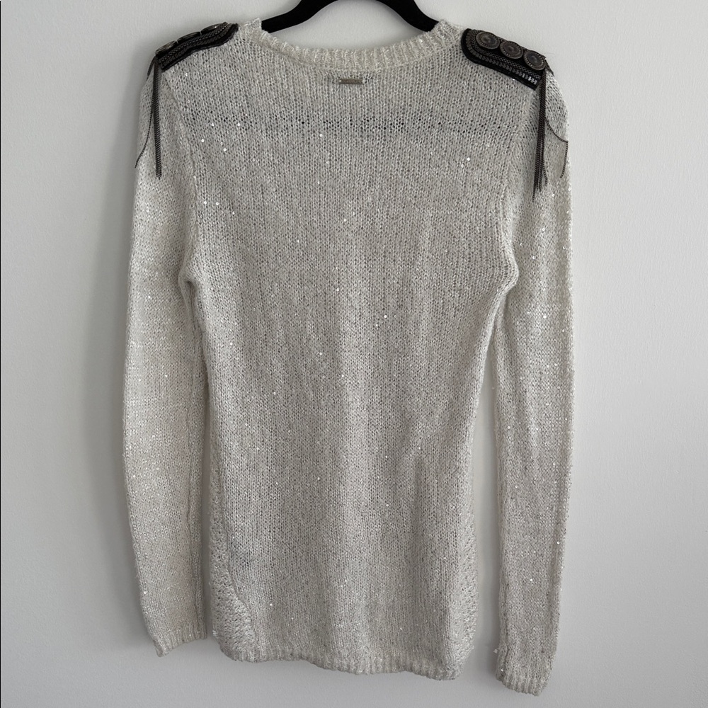 Chic White Knit Sweater with Shoulder Accents - Picture 4 of 5